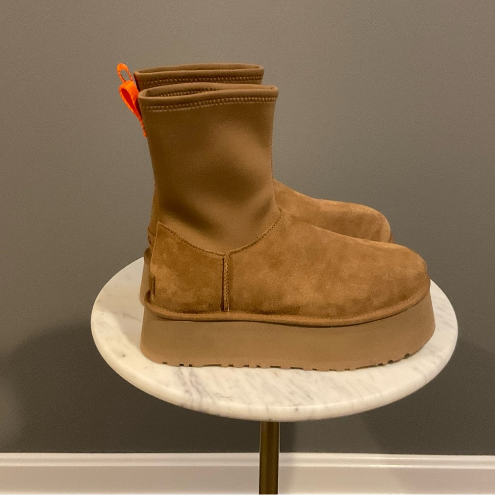 UGG® Australia Classic Dipper Boots - Chestnut